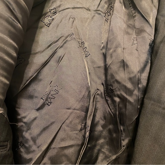 LIKE NEW Jos A Banks signature gold size 43 LG black blazer suit 100% wool - Picture 8 of 8